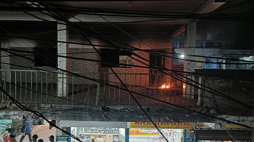 আ.লীগ কার্যালয়ে ‘জয়বাংলা’ স্লোগান, অতঃপর...