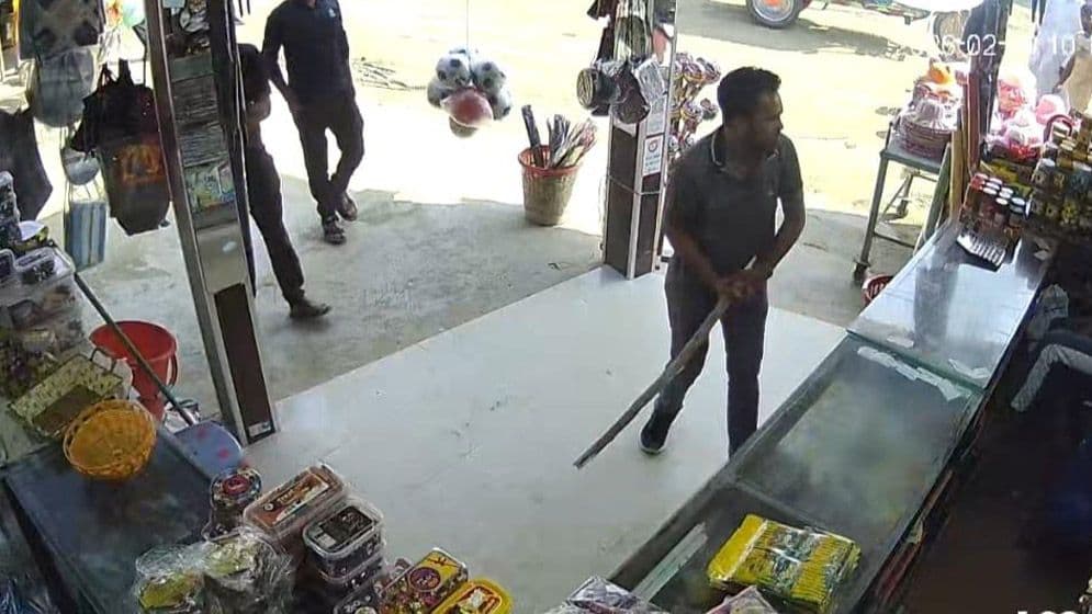 কুয়াকাটায় দোকানে হামলা, স্বেচ্ছাসেবক দলের বহিষ্কৃত নেতা গ্রেফতার image