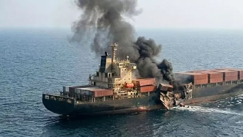 কুয়েত উপকূলে ট্যাংকারে বিস্ফোরণ