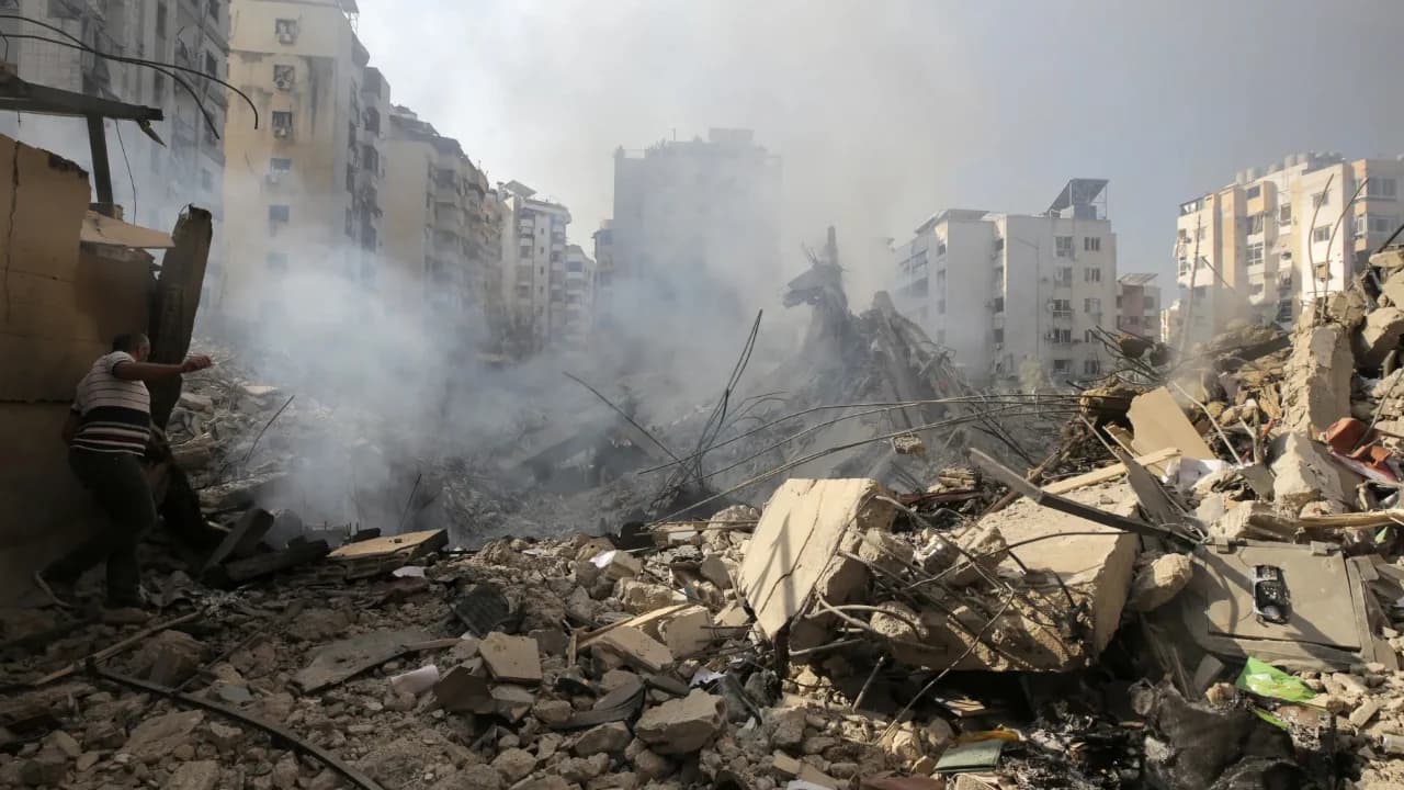 চুক্তি ভেঙে লেবাননে ১০ হাজার বার হামলা ইসরাইলের, নিহত ৩৩১Image