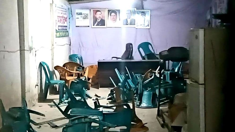 ভিজিএফ চালের কার্ড ভাগাভাগি নিয়ে বিএনপির দু’গ্রুপে সংঘর্ষ, অফিস ভাঙচুরImage