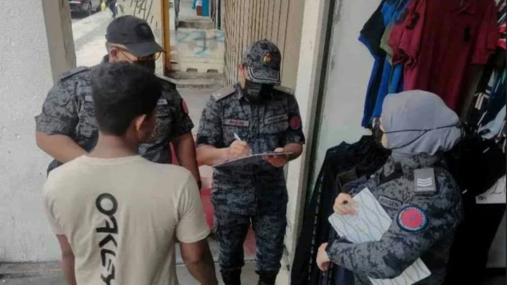 কুয়ালালামপুরে ‘মিনি ঢাকায়’ অভিযান, ৮২৩ অভিবাসীর কাগজপত্র যাচাই