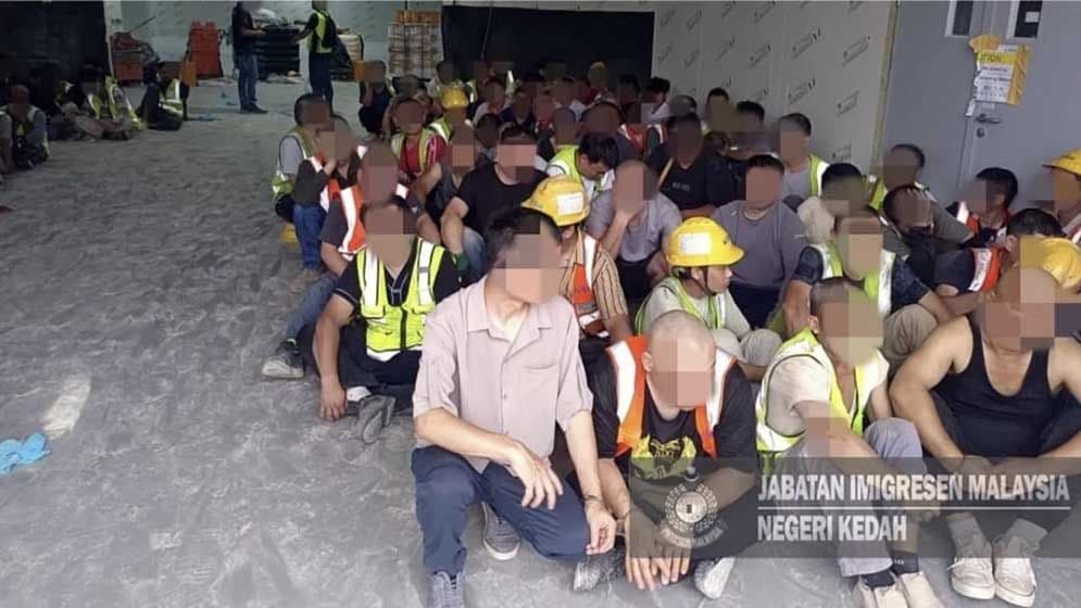 মালয়েশিয়ার নির্মাণ সাইটে অভিযান, বাংলাদেশিসহ ১১৯ অভিবাসী আটক image