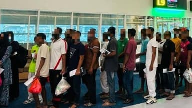 বাংলাদেশিসহ ১৮৪ অভিবাসীকে ফেরত পাঠাল মালয়েশিয়া image