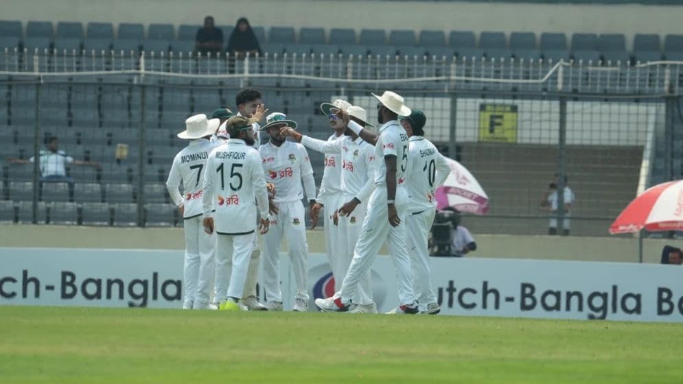 বাংলাদেশের প্রয়োজন ৭ উইকেট, পাকিস্তানের চাই ১৫২ রান