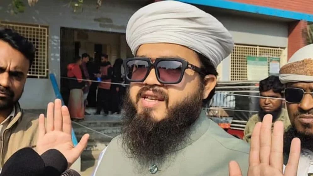 সংসদ মসজিদে গিয়ে জুতা হারিয়ে ফেসবুক পোস্টে যা বললেন এমপি হানজালা