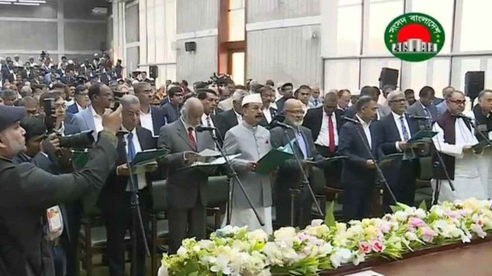 জাতীয় সংসদের শপথের মঞ্চে কুরআন থেকে কী পড়া হলো?