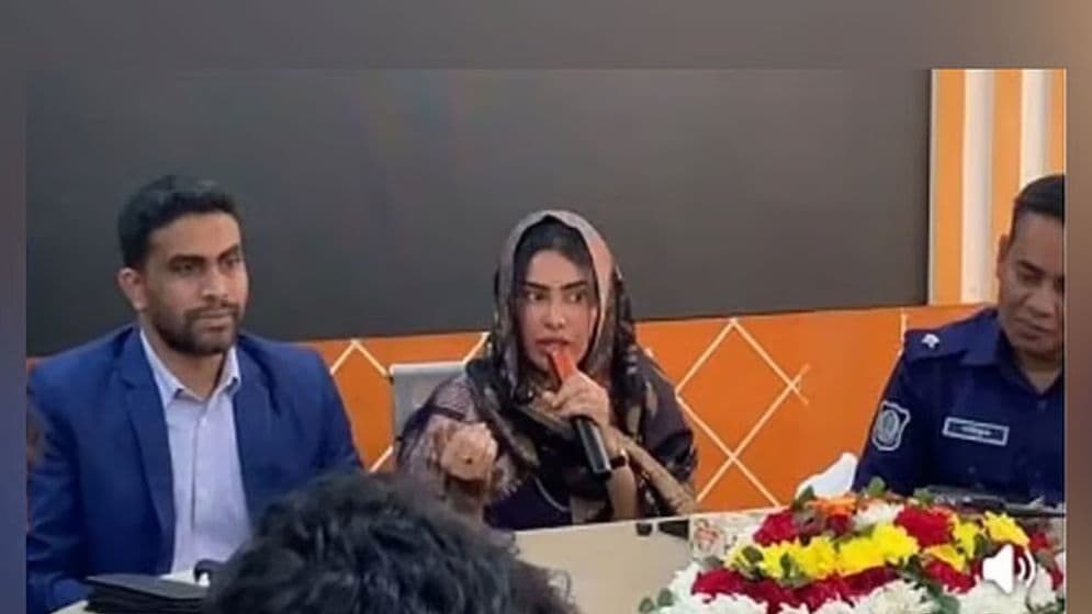 প্রশাসনিক সভায় এমপির স্ত্রী, সেই ইউএনও-এসি ল্যান্ডকে বদলি