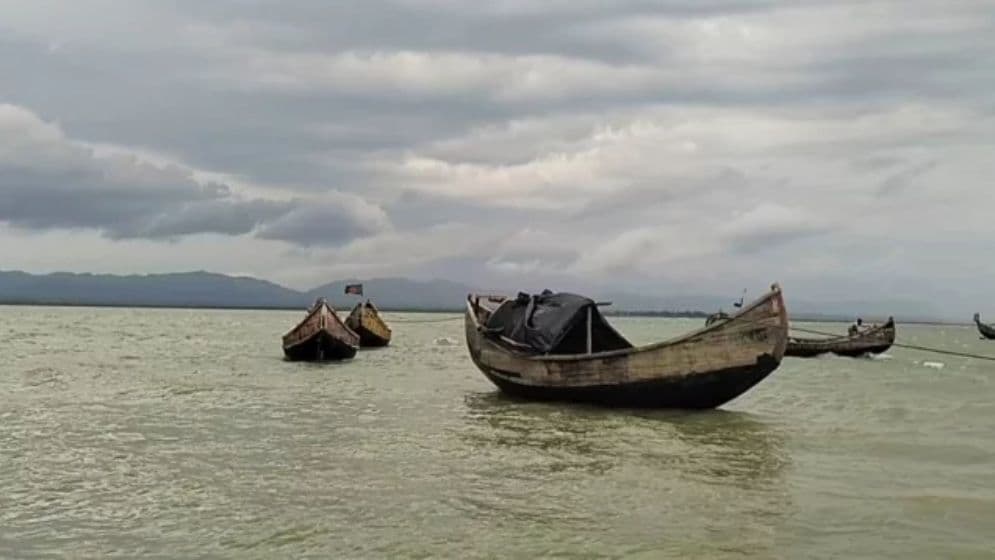 নাফ নদ থেকে ১৩ জেলেকে ধরে নিয়ে গেছে আরাকান আর্মি