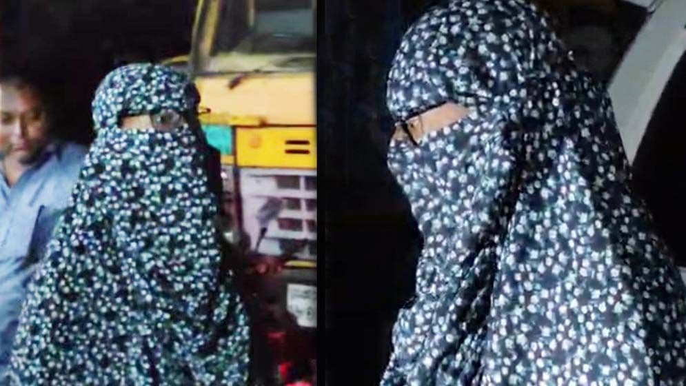 নারী সেজে বোরকা পরে তেল নিতে গিয়ে যুবক ধরা