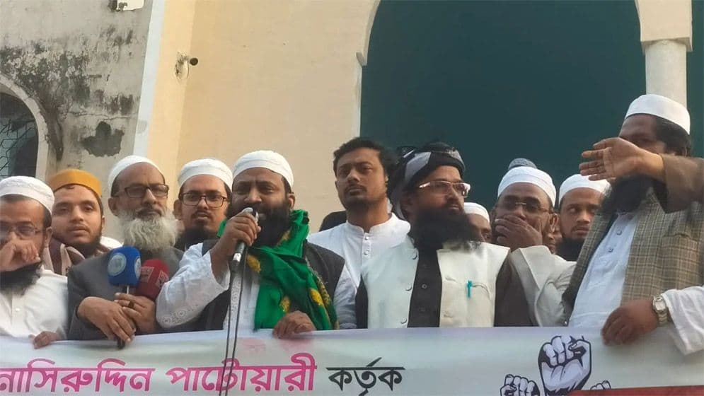 নিজের বিরুদ্ধে ডাকা সমাবেশে হাজির নাসীরুদ্দীন পাটওয়ারী image