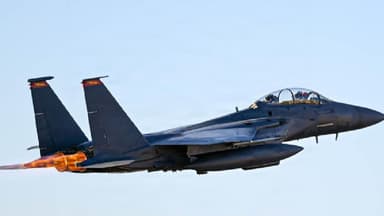 ইরানে ভূপাতিত যুদ্ধবিমানের ১ ক্রুকে উদ্ধারের দাবি মার্কিন বাহিনীর image