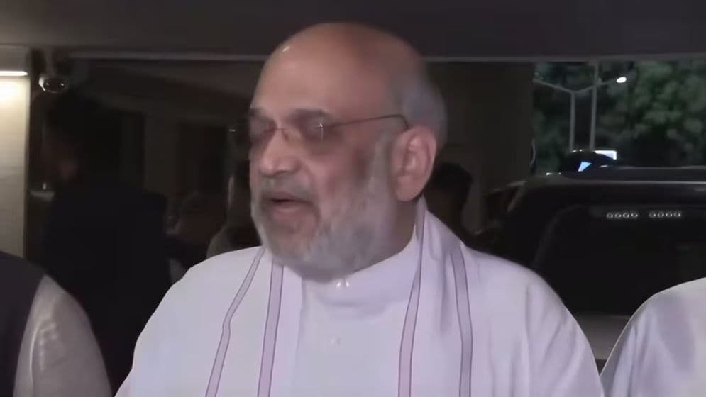 ঝড়ের রাতে আকাশে আটকে অমিত শাহর বিমান, অতঃপর...