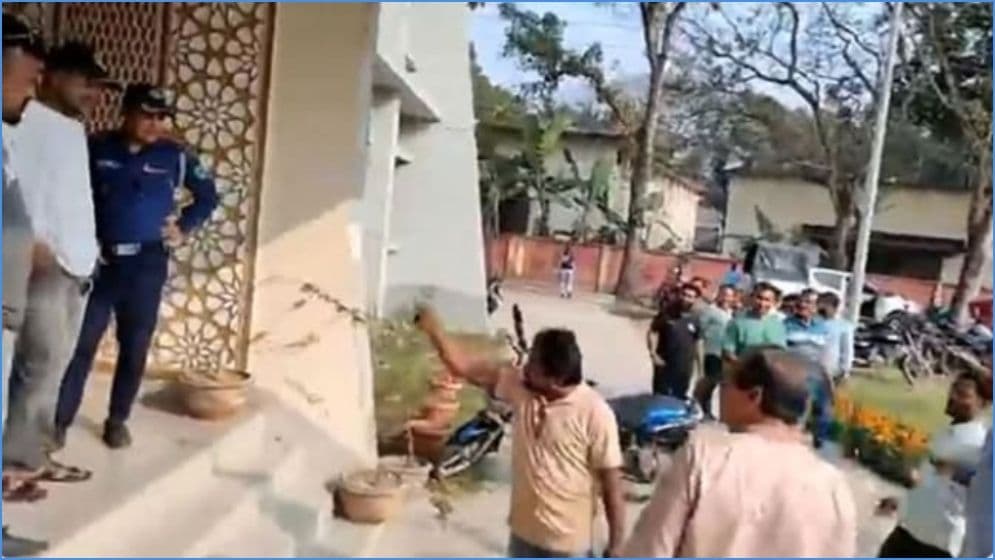 ওসির সামনেই যুবদল নেতার চাঁদা দাবি, দল থেকে বহিষ্কার-গ্রেফতার