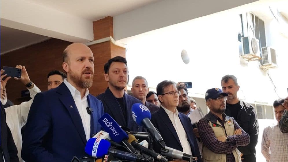 কক্সবাজারে মেসুত ওজিল ও এরদোগান পুত্র