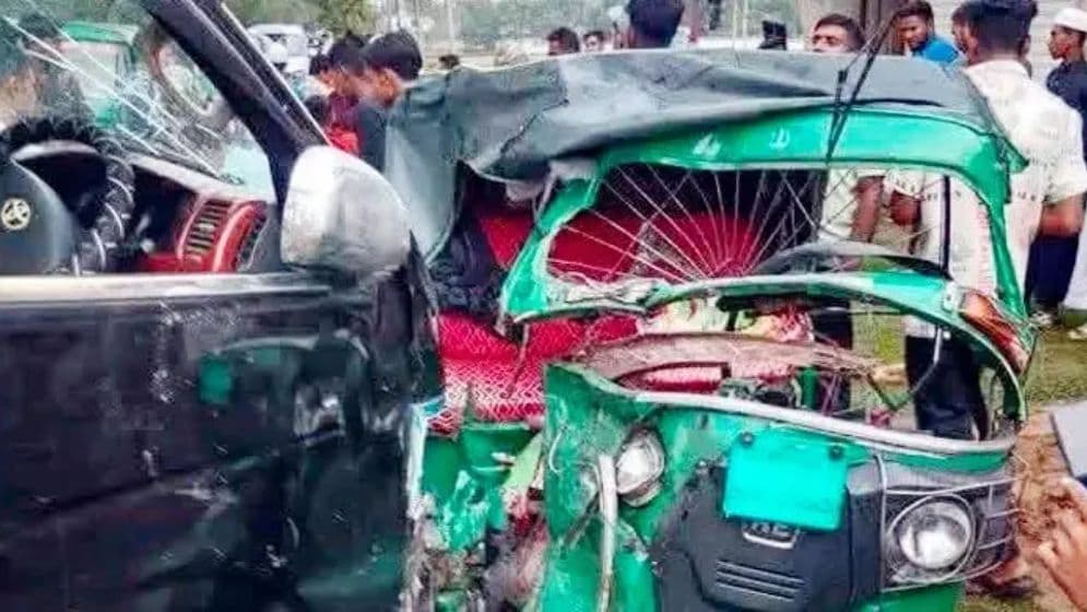 শ্রীমঙ্গলে মাইক্রোবাস-অটোরিকশা সংঘর্ষে নিহত ৩Image