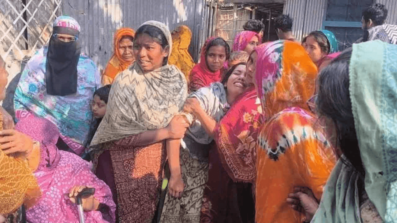 উঠানে দাদির লাশ, নাতনিকে তুলে নিয়ে ‘ধর্ষণ’ করে হত্যা