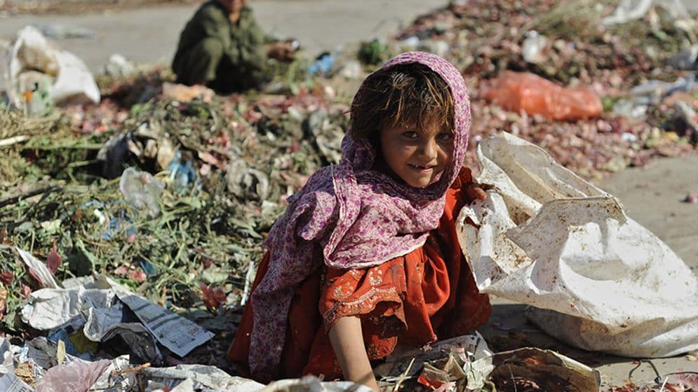 পাকিস্তানে দারিদ্র্য বেড়ে চরমেImage