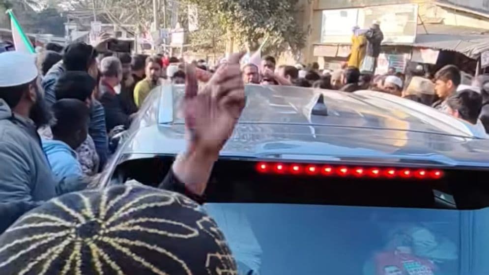 বিএনপি–জামায়াত সংঘর্ষে ৫০ আহত, প্রার্থীর গাড়ি অবরুদ্ধ