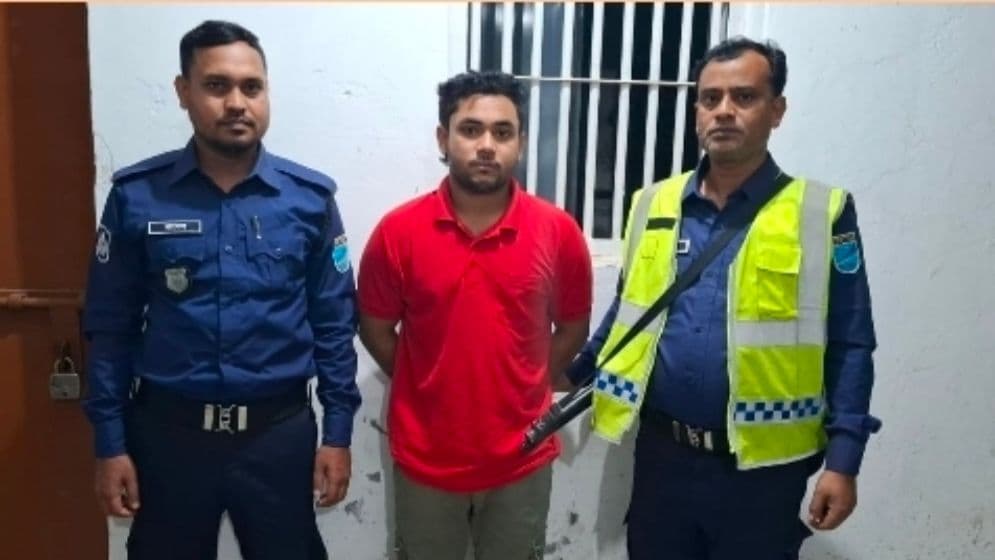 ছাত্রলীগ নেতা ‘পিস্তল বাদশা’ গ্রেফতার