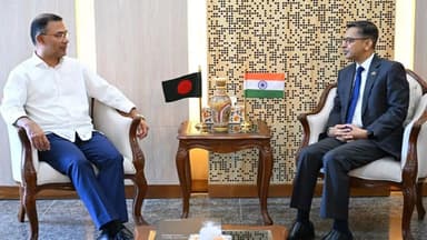 প্রধানমন্ত্রীর সঙ্গে ভারতীয় হাইকমিশনারের সৌজন্য সাক্ষাৎ image