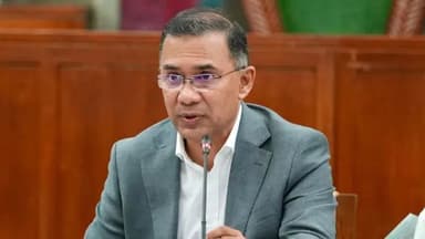 প্রধানমন্ত্রী বেতনের ১০ শতাংশ গরিবদের জন্য সরকারি কোষাগারে ফিরিয়ে দেন image