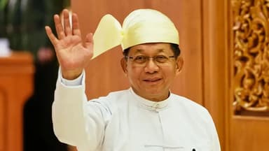 শপথ নিলেন মিয়ানমারের প্রেসিডেন্ট মিন অং হ্লাইং image