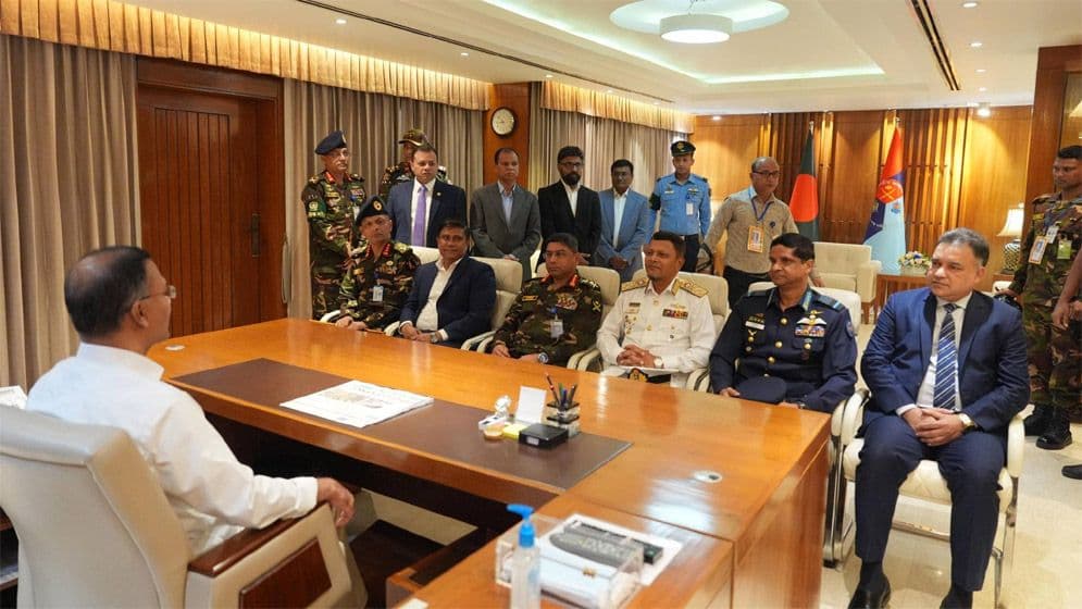 প্রথমবার সশস্ত্র বাহিনী বিভাগে অফিস করলেন প্রধানমন্ত্রীImage
