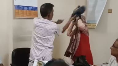 কলেজে ঢুকে শিক্ষিকাকে জুতাপেটা করলেন বিএনপি নেতা, ভিডিও ভাইরাল image