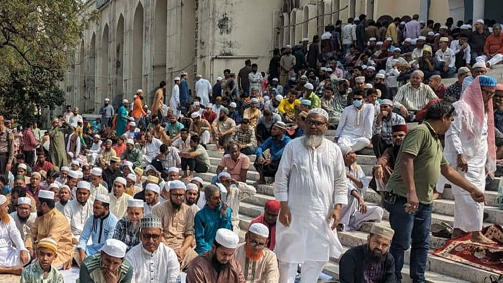 রমজানের প্রথম জুমায় বায়তুল মোকাররমে মুসল্লিদের ঢলImage