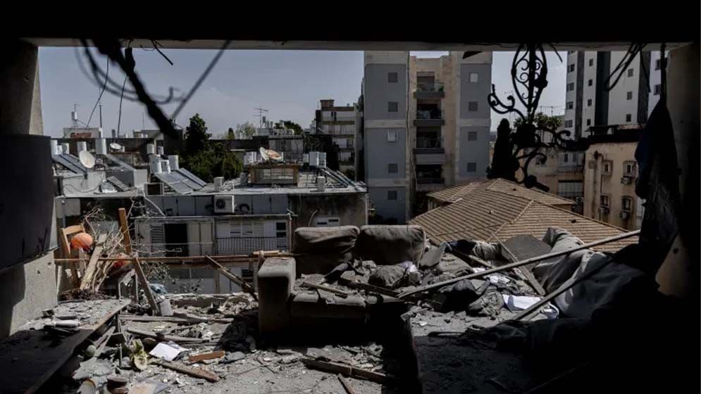 তেল আবিবে ইরানি ক্ষেপণাস্ত্রের তাণ্ডব