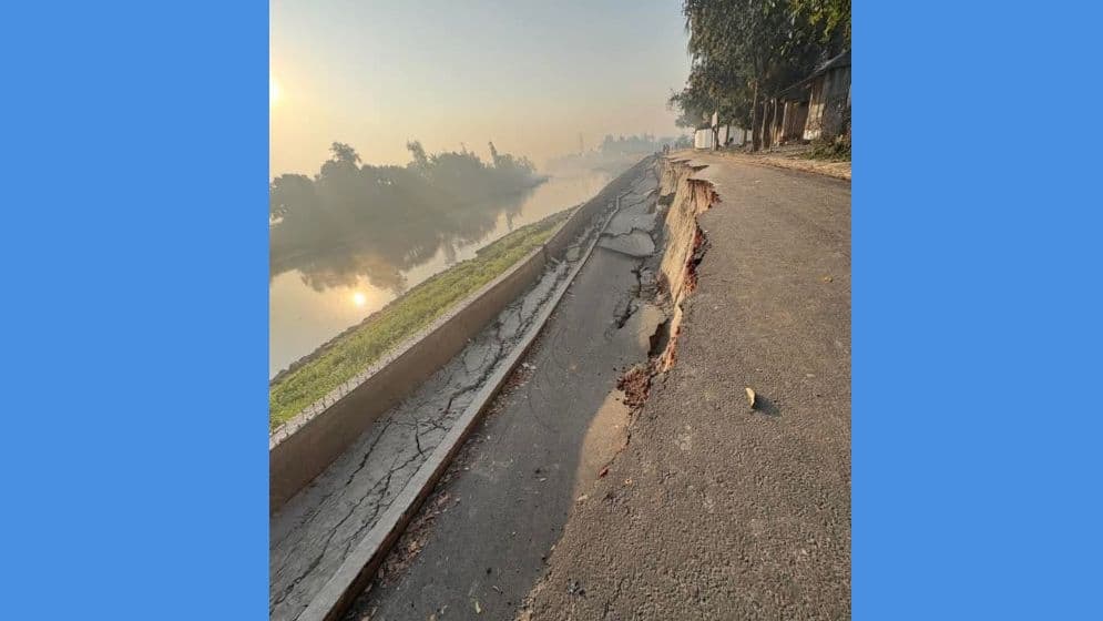 গাজীপুরে উদ্বোধনের আগেই ধসে পড়ল সড়কImage