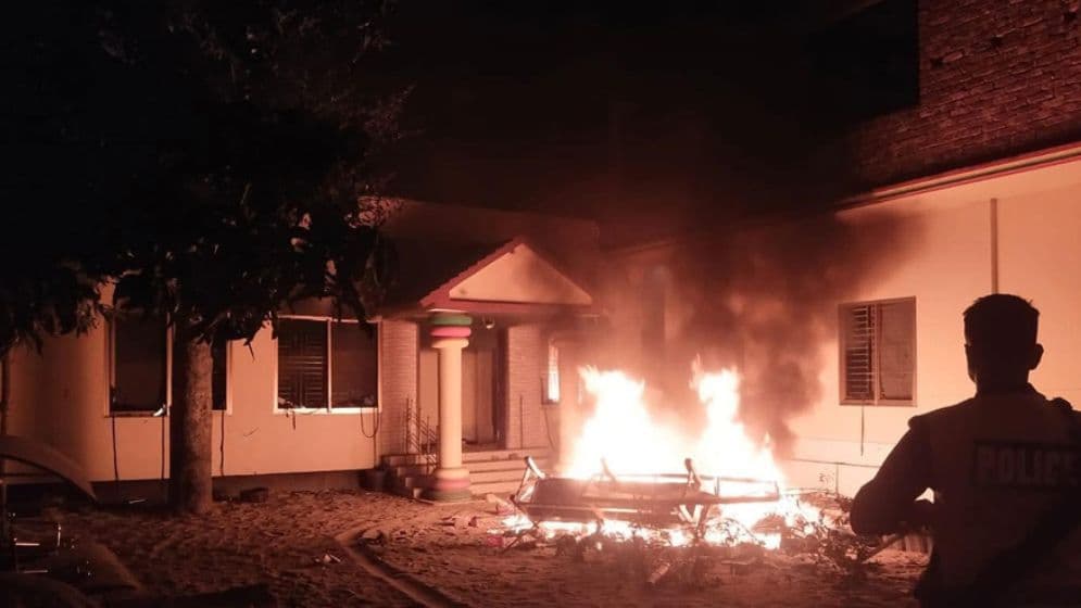 জমি নিয়ে বিরোধের জেরে শিক্ষকের পায়ের রগ কাটল প্রতিপক্ষ