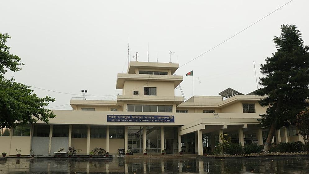 বিমানবন্দরে এমপিকে স্বাগত জানালেন হত্যা মামলার প্রধান আসামি!