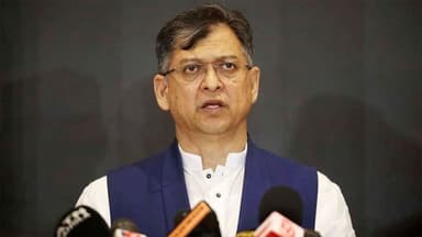 প্রধানমন্ত্রীর অনুপস্থিতিতে যেসব বিভাগের দায়িত্ব পালন করবেন স্বরাষ্ট্রমন্ত্রী image