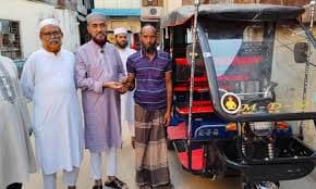 রাজধানীতে বেকারদের মাঝে জামায়াতের অটো রিকশা বিতরণ