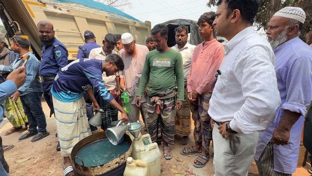 বাড়িতে মিনি পেট্রল পাম্প!