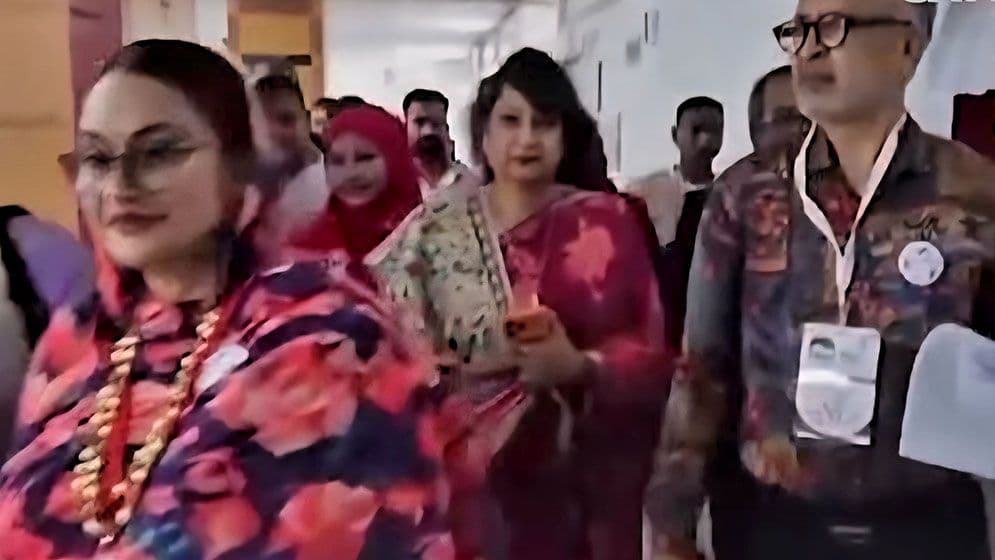 ধানের শীষের প্রচারে আ. লীগের সাবেক প্রতিমন্ত্রীর স্ত্রী!