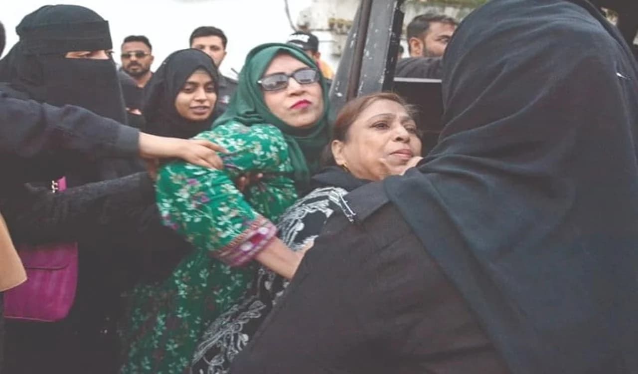 ইমরান খানের সঙ্গে সাক্ষাতের অনুমতি না পেয়ে পিটিআই’র তীব্র ক্ষোভ