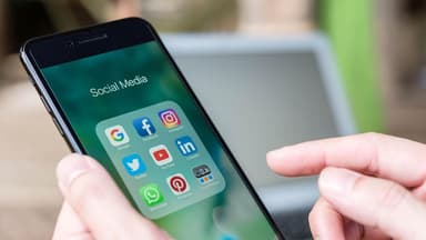 ১৪ বছরের কম বয়সিদের জন্য সোশ্যাল মিডিয়া নিষিদ্ধ করছে অস্ট্রিয়া image