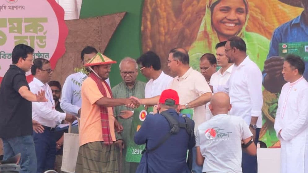 ২ কোটি ৭৫ লাখ কৃষকের কাছে পর্যায়ক্রমে ‘কৃষক কার্ড’ তুলে দেওয়া হবে: প্রধানমন্ত্রীImage