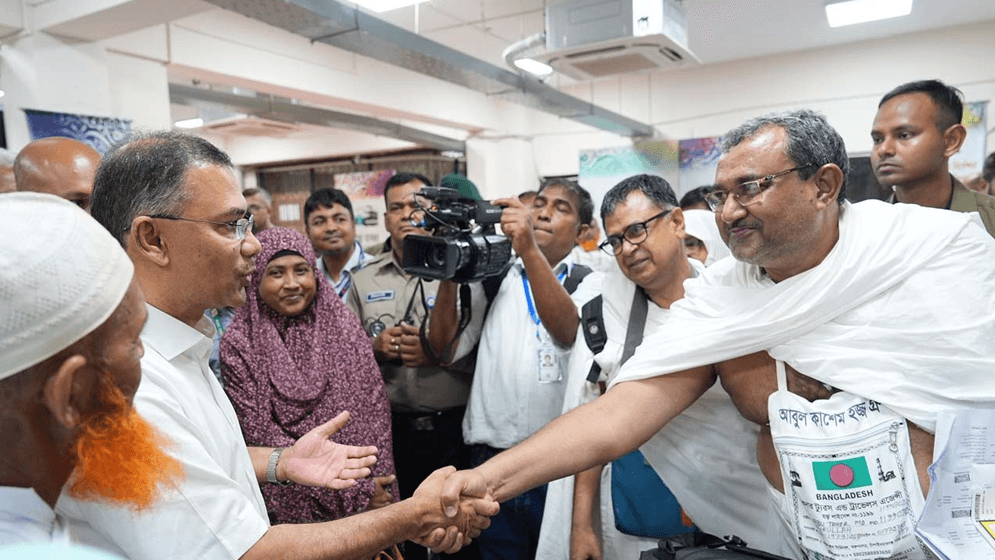 হজ ক্যাম্প পরিদর্শন করলেন প্রধানমন্ত্রীImage