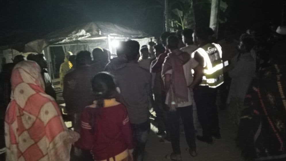 মেয়েদের উত্যক্ত করায় দুই গ্রামের সংঘর্ষ, নিহত ১