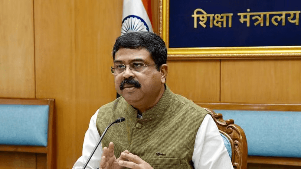টানা আন্দোলনের মুখে ভারতের শিক্ষামন্ত্রীর পদত্যাগ