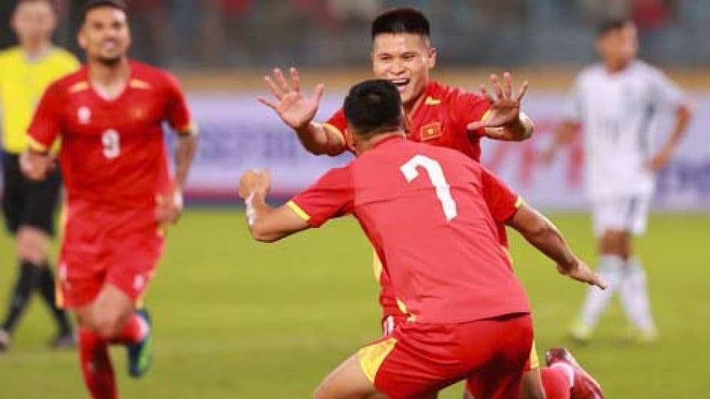 প্রথমার্ধে তিন গোল হজম করল বাংলাদেশ