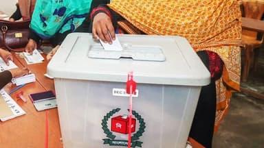 বাংলাদেশে কোন নির্বাচনে ভোট পড়েছিল কত? image