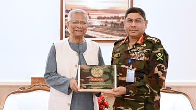 প্রধান উপদেষ্টার সঙ্গে সেনাপ্রধানের বিদায়ী সাক্ষাৎ image