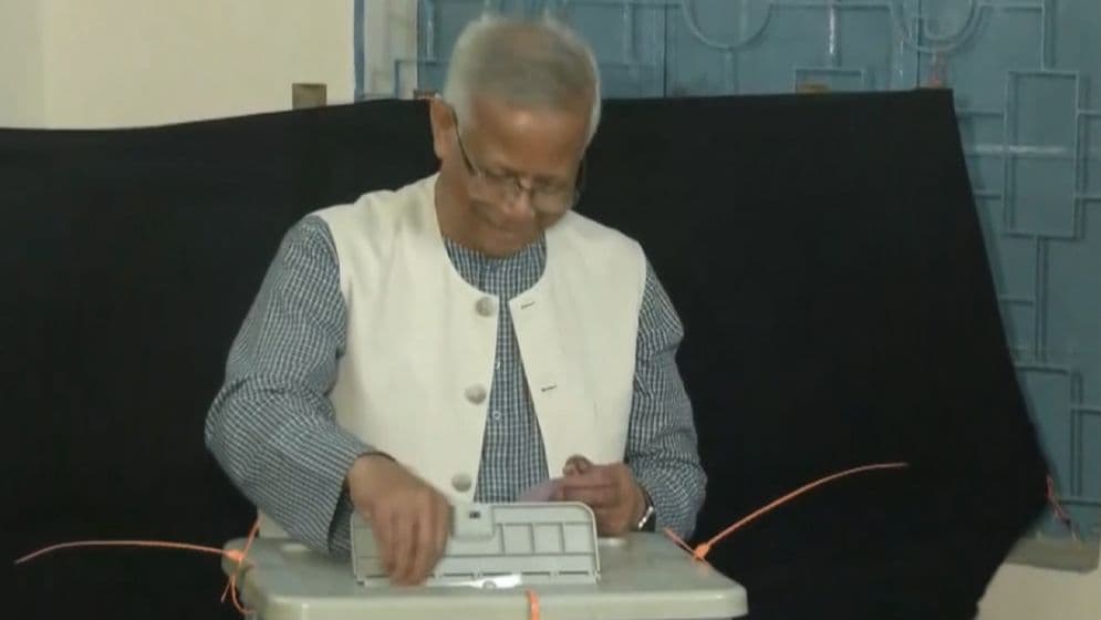 ভোট দিলেন প্রধান উপদেষ্টাImage