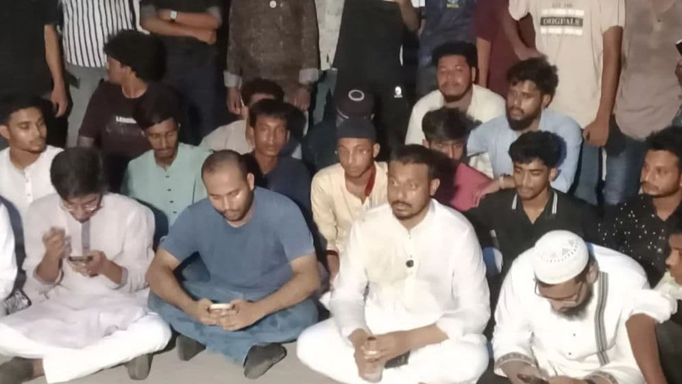 নাসীরুদ্দীন পাটওয়ারীর ওপর হামলার অভিযোগে মামলা, আসামি যারা
