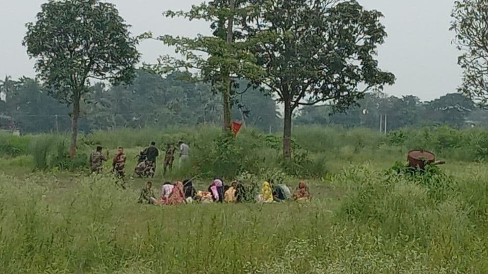 চাঁপাইনবাবগঞ্জ সীমান্তে ২০ জনকে পুশইনের চেষ্টা, প্রতিহত করল বিজিবি-জনতা 